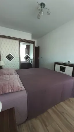 Vand apartament 2 camere complex Isaran Coresi cu parcare
