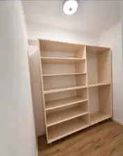 Vand apartament 2 camere complex Isaran Coresi cu parcare - Thumbnail 4