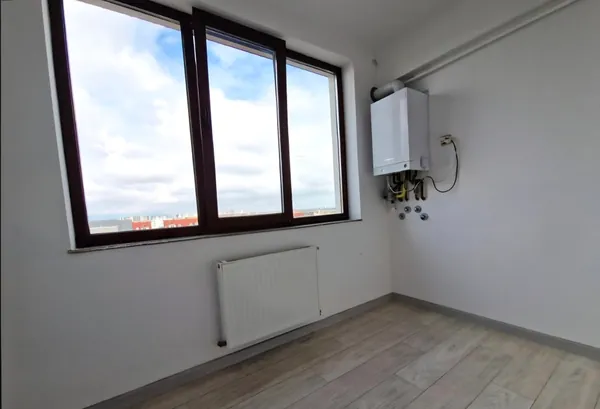 Vand apartament 2 camere complex Isaran Coresi cu parcare