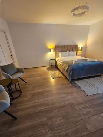 Vand apartament renovat la 5 minute de Centrul Istoric