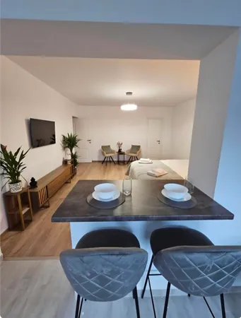 Vand apartament renovat la 5 minute de Centrul Istoric